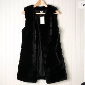 Tobi Womens Faux Fur Vest
